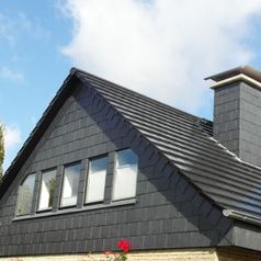 Dachdeckermeisterbetrieb Wessel-Terharn - Fassadenverkleidung aus Naturschiefer, Kaminverkleidung
